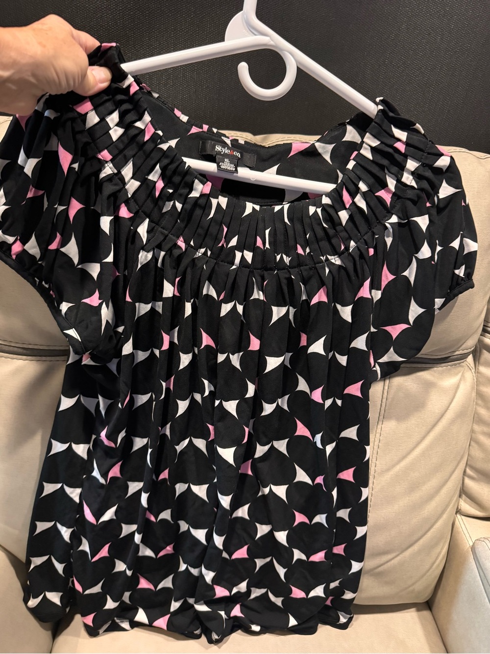 Style & Co. Women’s Black Printed Pleated at Top with Pink & White Motif; XL